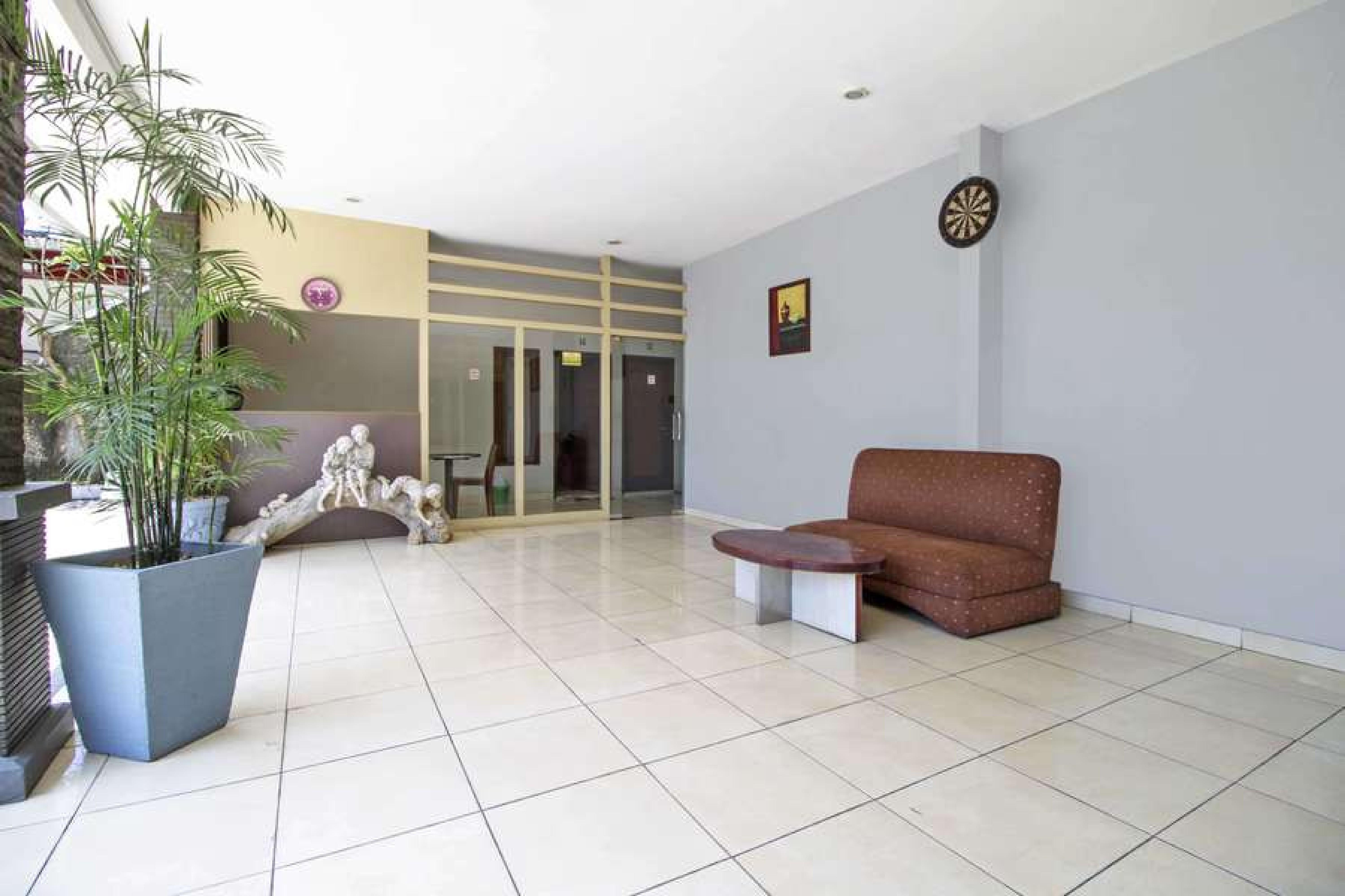 Hotel Reddoorz @ Pangeran Antasari 2 Cilandak  Exteriér fotografie